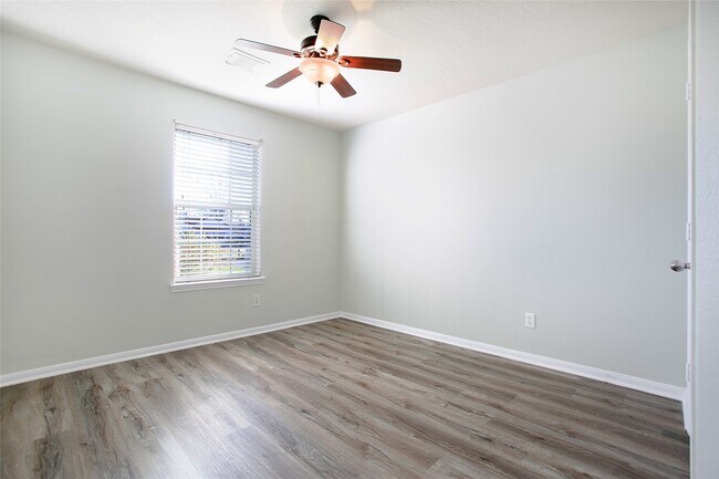 Building Photo - 9823 Cassowary Dr
