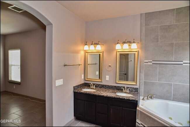 Building Photo - 14373 High Rock Dr