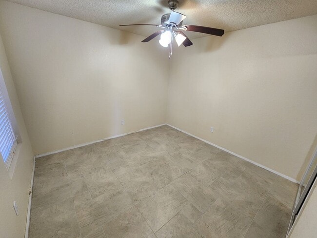 Building Photo - 3224 Hillrise Dr