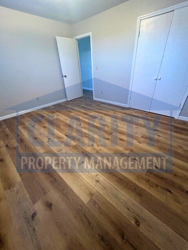 Building Photo - 3014/3016 Blue Springs Rd