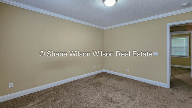 Building Photo - Cozy 2 Bedroom 1-1/2 Bath Duplex in Rossville.  Come View today!!