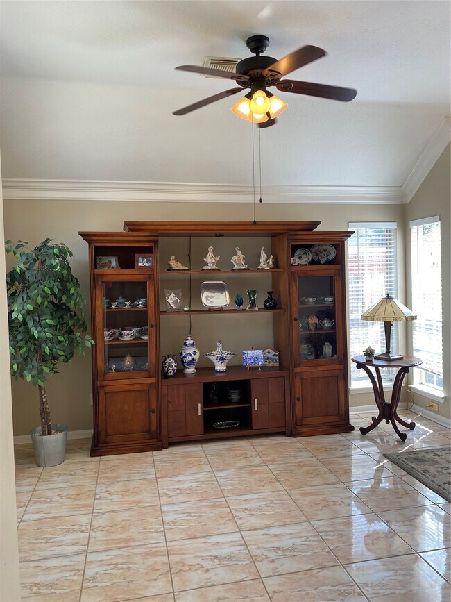 Building Photo - 1142 Knoll Crest Ct