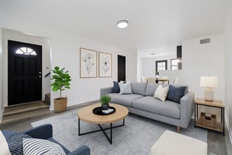 Building Photo - 4 Bedroom Townhome available January 2026!