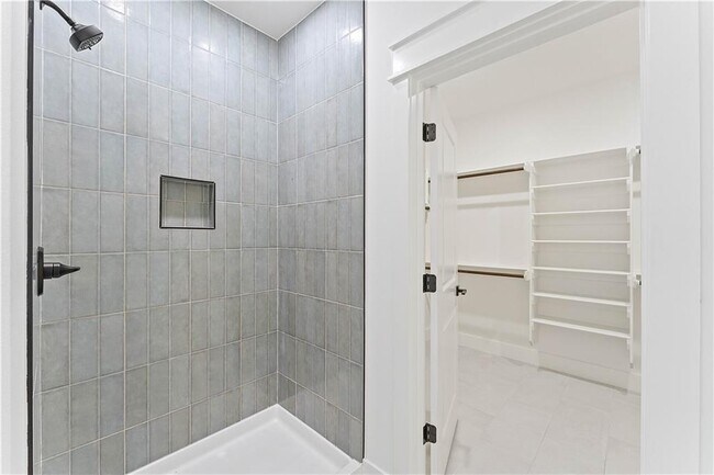 Building Photo - 17 Westmorland Dr