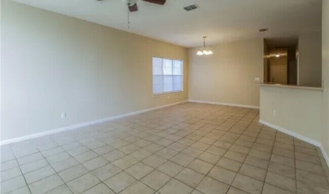 Building Photo - AVAILABLE NOW! (SECTION 8 ACCEPTED)