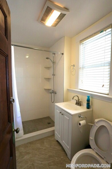 Building Photo - 124 Forest St