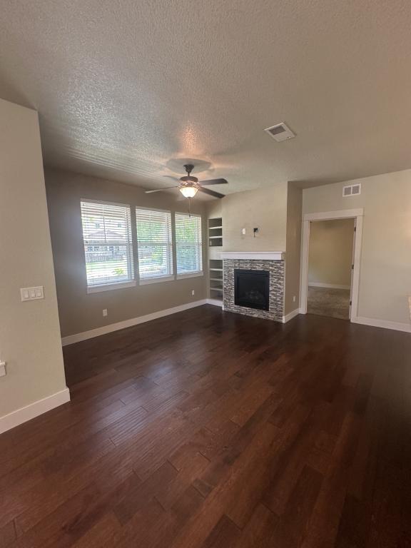 Building Photo - 2122 Sandbur Dr