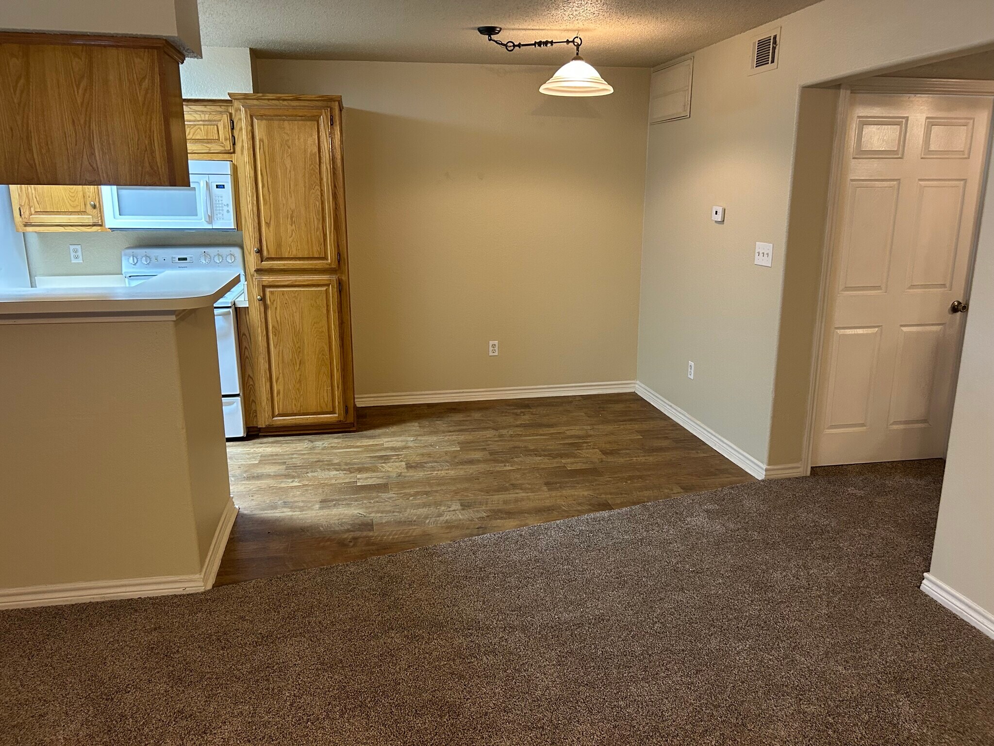 Dining Area - 112 Tawakoni Trl