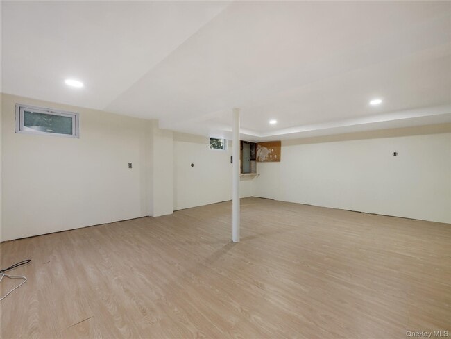 Building Photo - 18 Hughes St