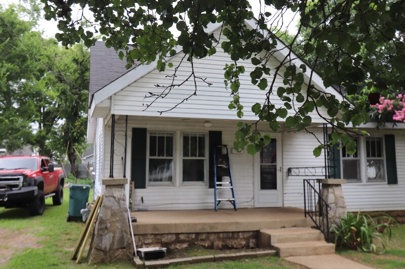 Building Photo - 413 Fairview Ave