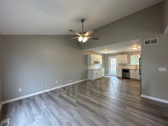Building Photo - 219 Sandalwood Dr
