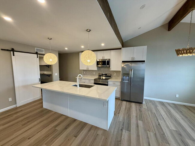 Building Photo - 2029 W Adams St