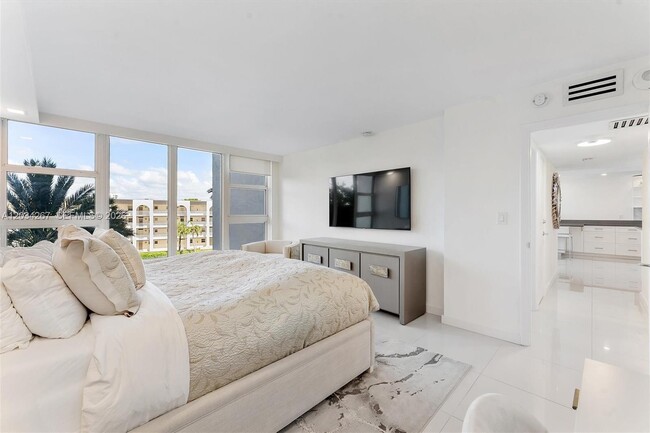 Building Photo - 1620 S Ocean Blvd