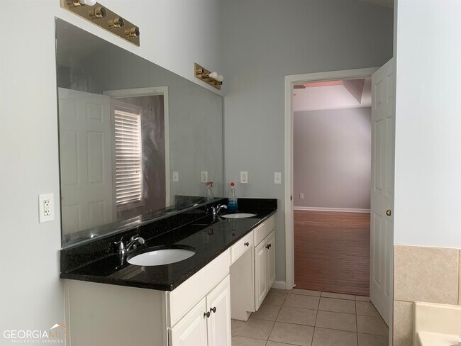 Building Photo - 2795 Woodbine Hill Way