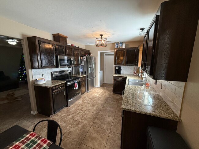 Building Photo - Cano Lane