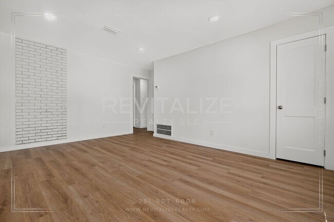 Building Photo - 2900 Lott Dr
