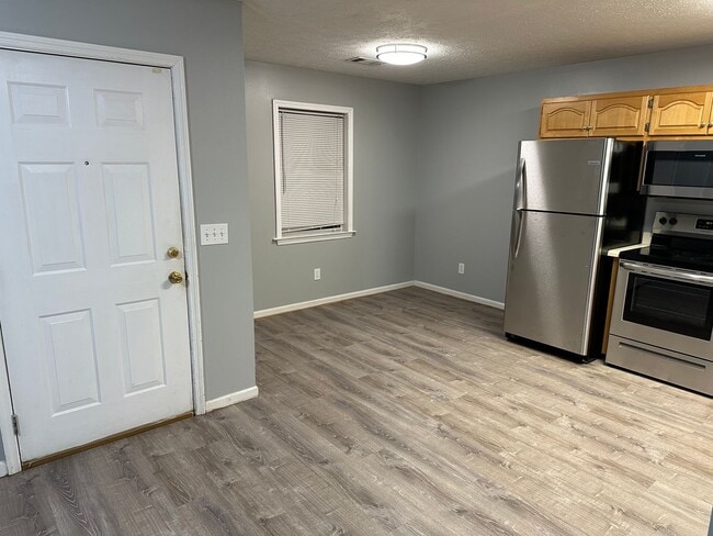 Building Photo - Modern 2 Bed/2 Bath Duplex Close to Everything – Available August