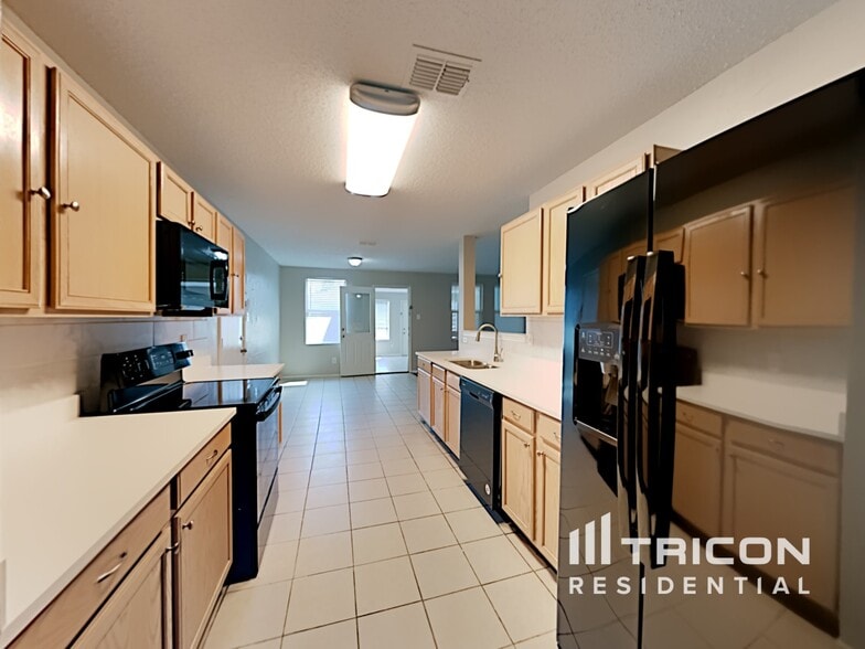 Building Photo - 2641 Bandera Pl