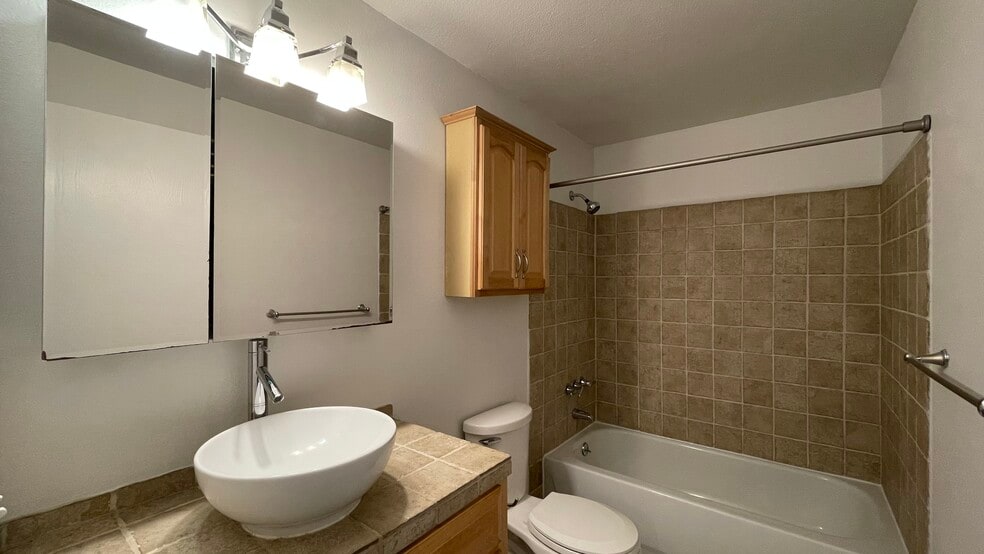 2nd bathroom - 31003 14th Ave S