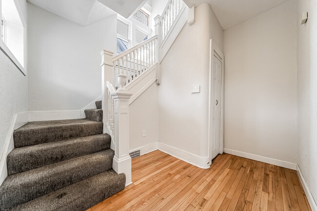 Building Photo - 1453 W 101st St