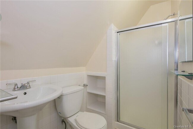 Building Photo - 270 W 261st St