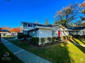 Building Photo - $2895- 2 Bed/1 Bath Remodeled two Story To...