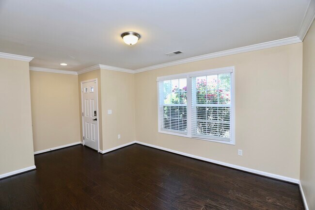 Building Photo - 1761 Nicholas Dr