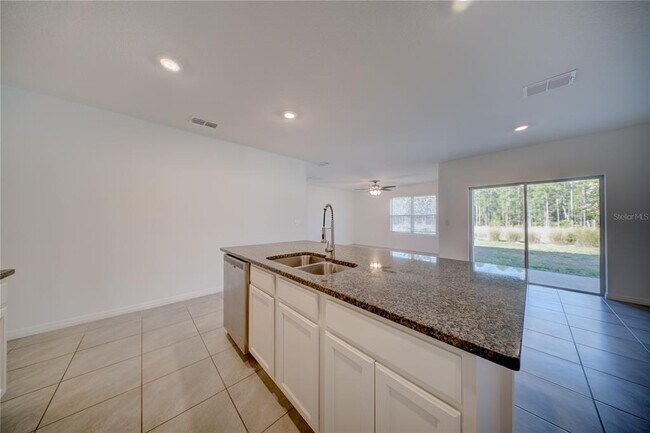 Building Photo - 5327 Timberland Ave