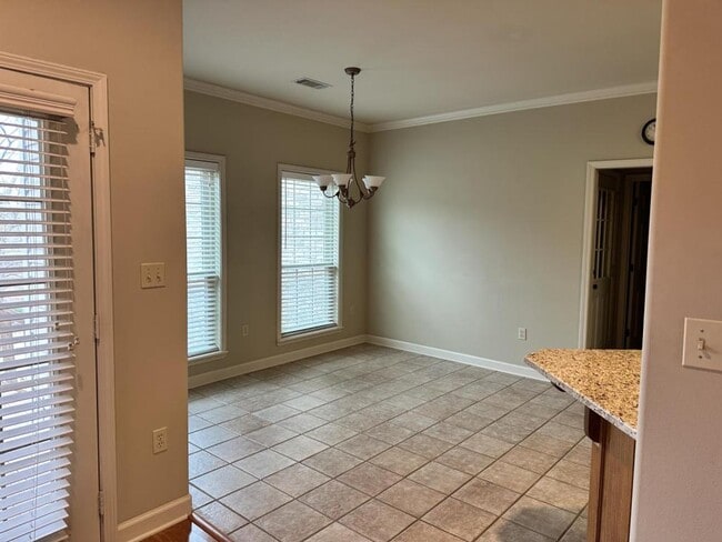 Building Photo - 105 Summertime Point