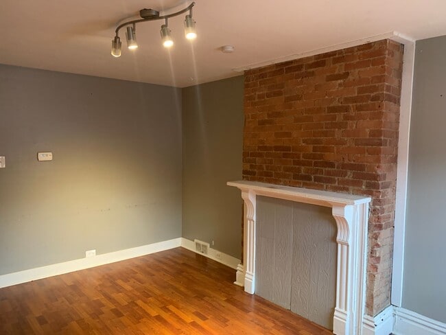 Building Photo - 3950-3952 Woolslayer Way