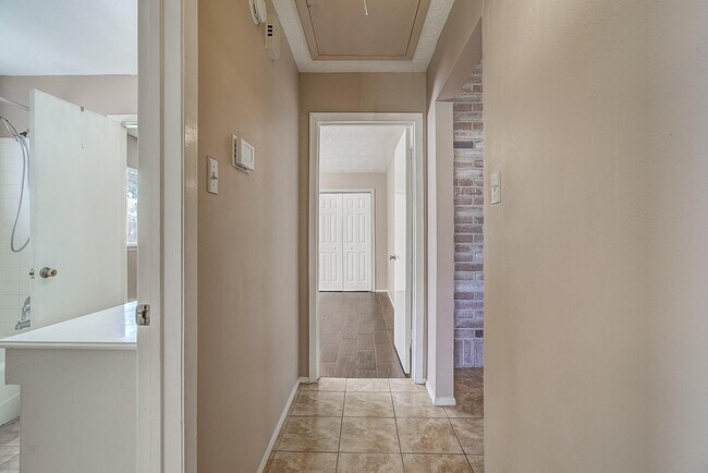 Building Photo - 1014 Woodbridge Ave