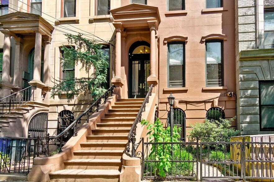 Building Photo - 262 Barrow St