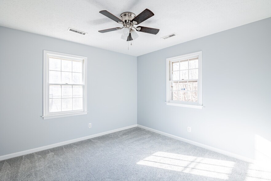Building Photo - 887 Timberlake Dr