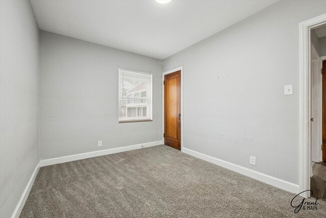 Building Photo - 3 bedroom bungalow $1500