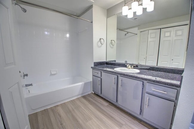 Building Photo - 2320 Gracy Farms Ln