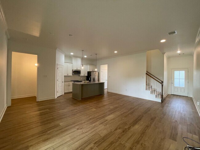 Building Photo - 3 Bedroom Garden Home in Stonelake Village...