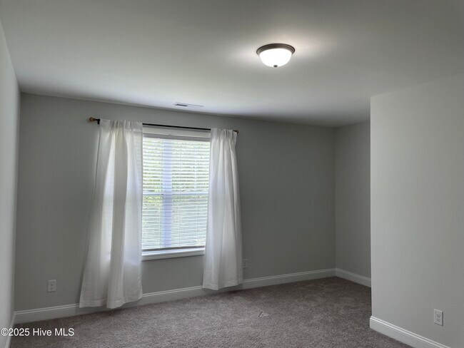 Building Photo - 3135 S Rocklund Ct