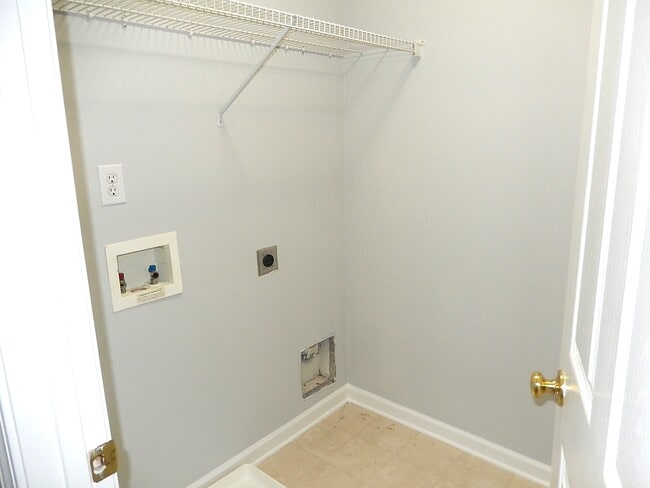 Building Photo - 3335 Archdale Dr