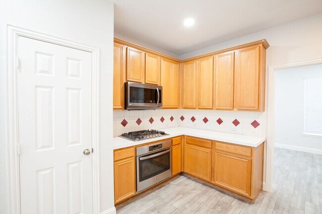 Building Photo - 9900 Presthope Dr