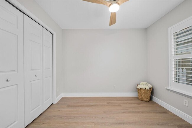 Building Photo - 9821 SW 34th Rd