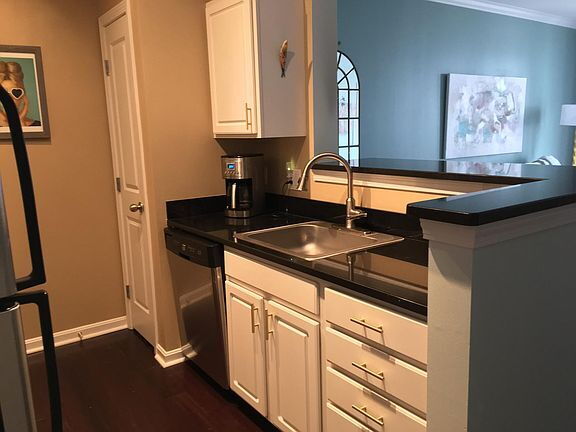 Primary Photo - 1000 Providence Pl