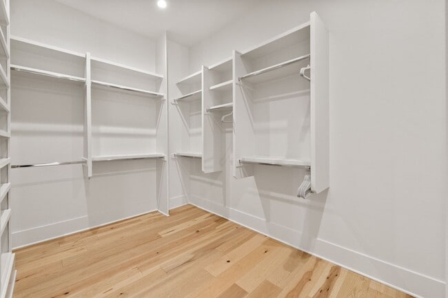 Building Photo - 712 N Magnolia St