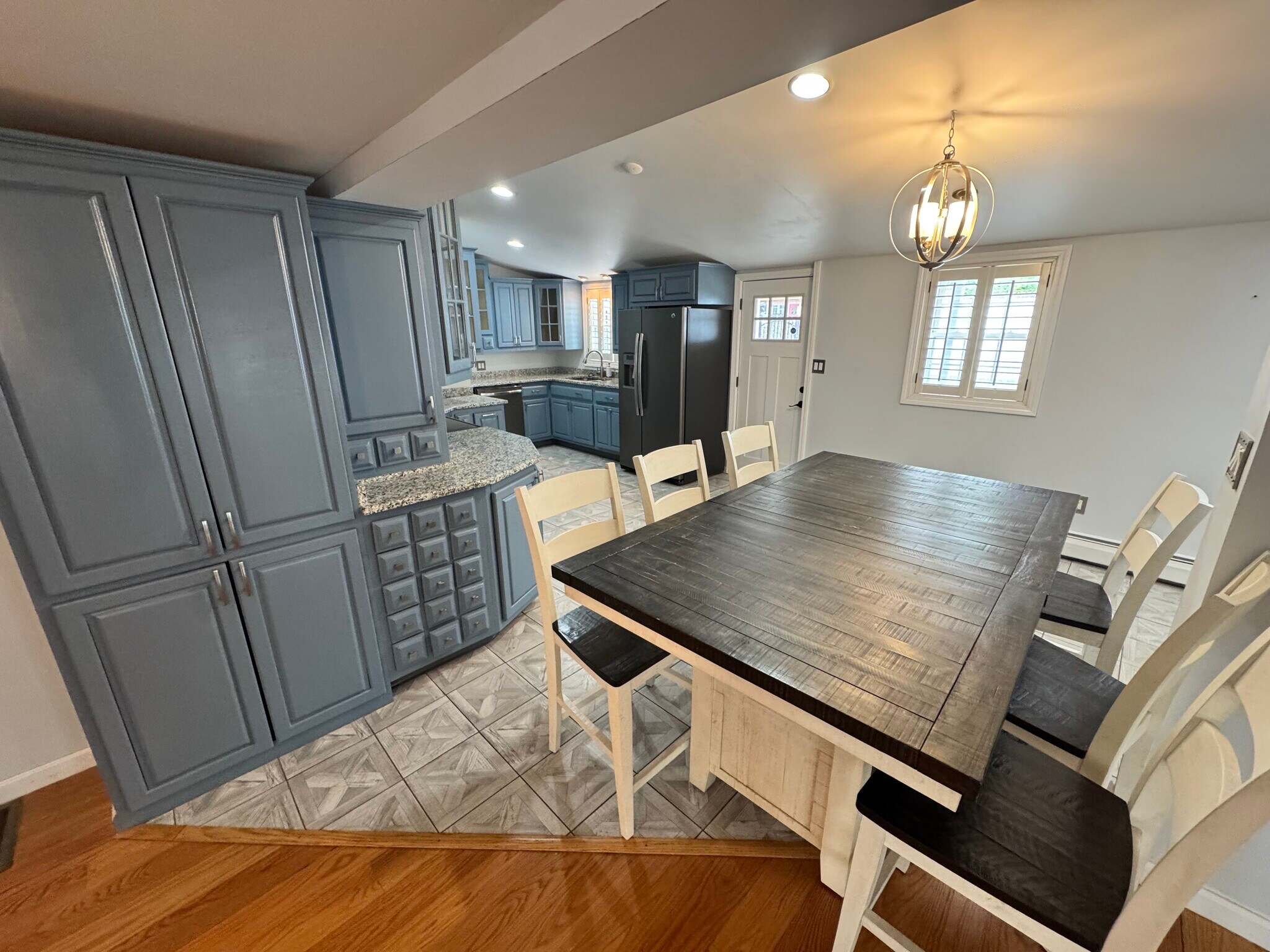 Building Photo - 5 Pearl St