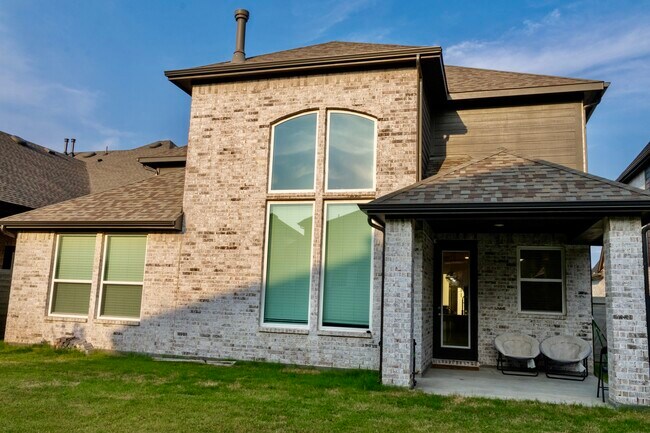 Building Photo - 1725 Friendship Ln