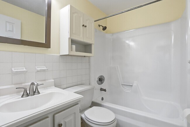 Building Photo - 209 Great Rd