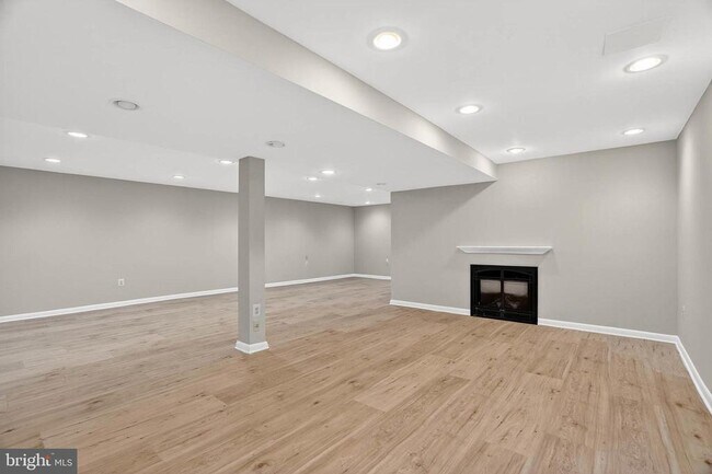 Building Photo - 927 Juliet Ln