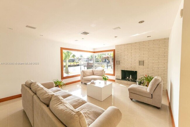 Building Photo - 5780 SW 18th St