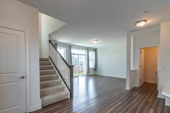 Building Photo - 142 Easton Ct