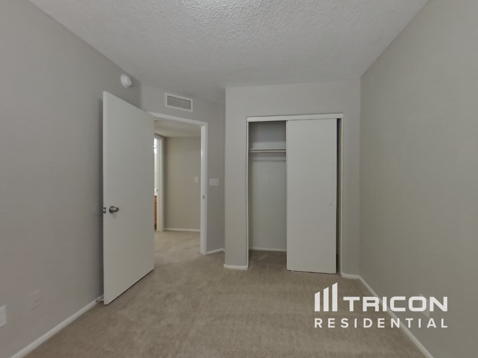 Building Photo - 8602 W Sells Dr