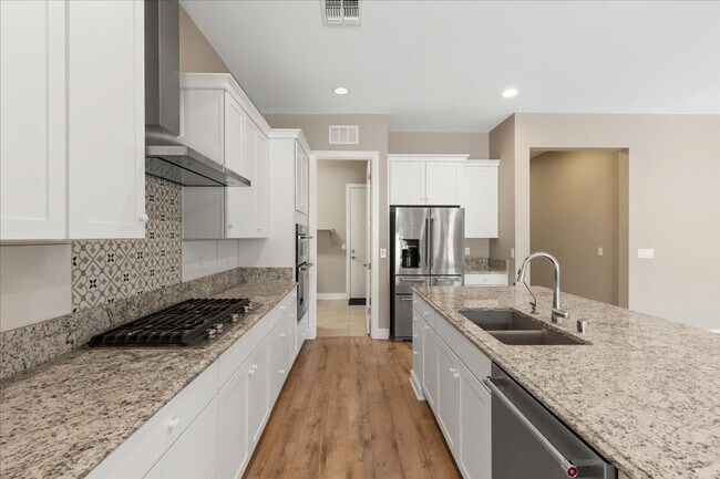 Building Photo - Lovely Home!